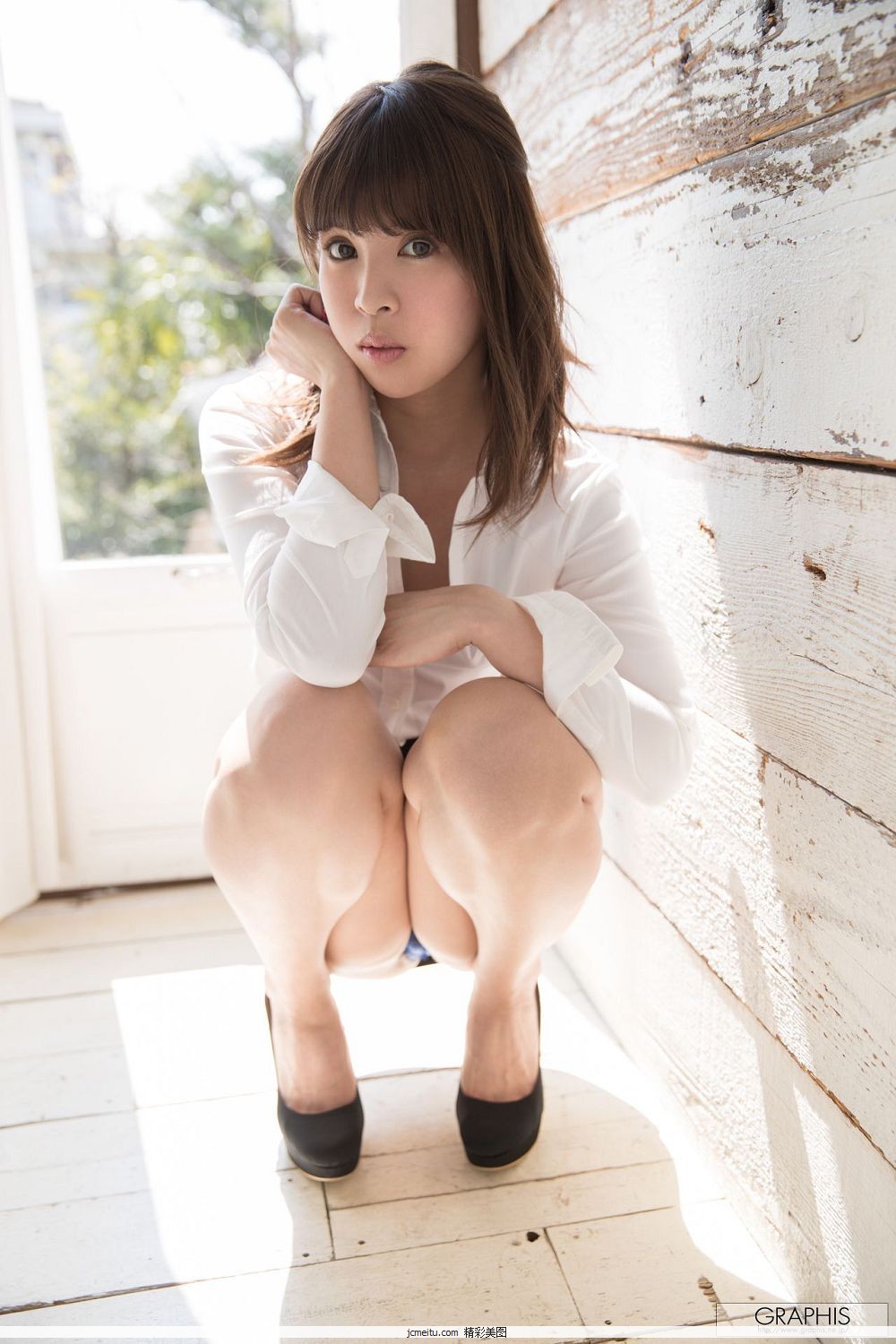 [Graphis] ANRI/ –  Happy-Go-Lucky 